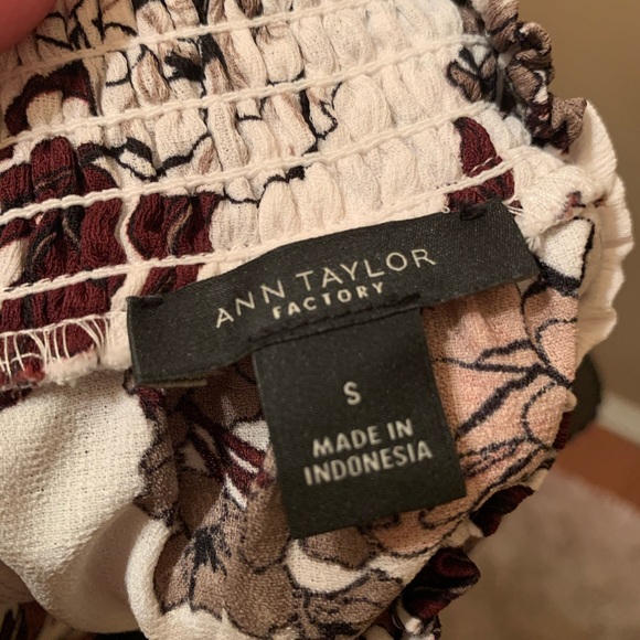 Ann Taylor S ivory mauve olive floral shell blouse - Picture 2 of 7